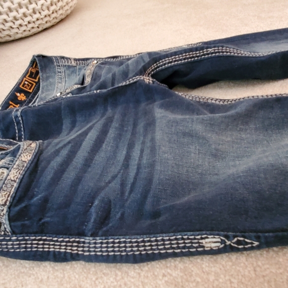 ROCK REVIVAL Buckle Jeans TALI Mid-rise Boot 27 EUC Sanding Whiskering - Picture 7 of 13